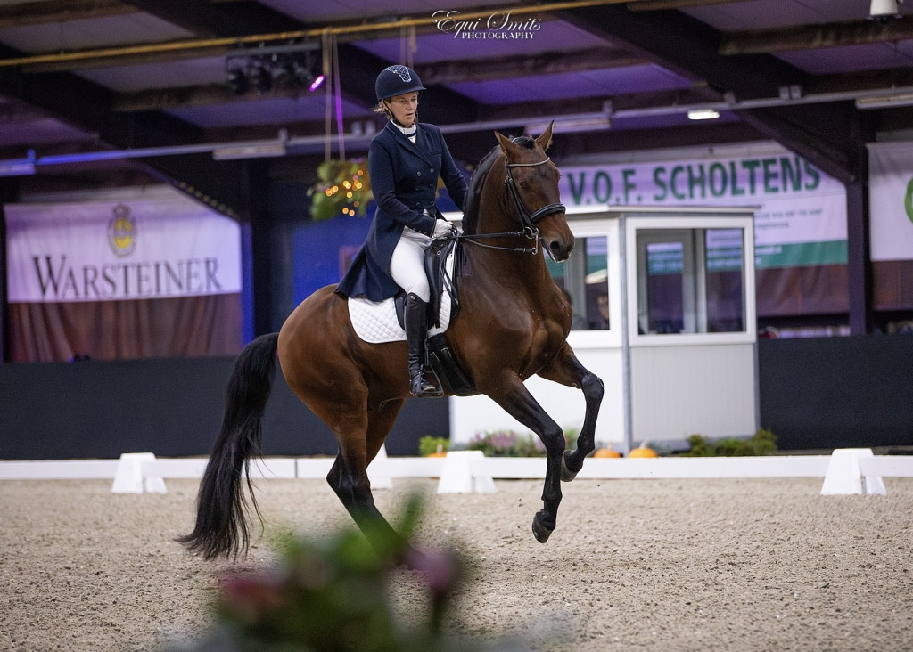 Coraçao Pirouette au galop Exloo